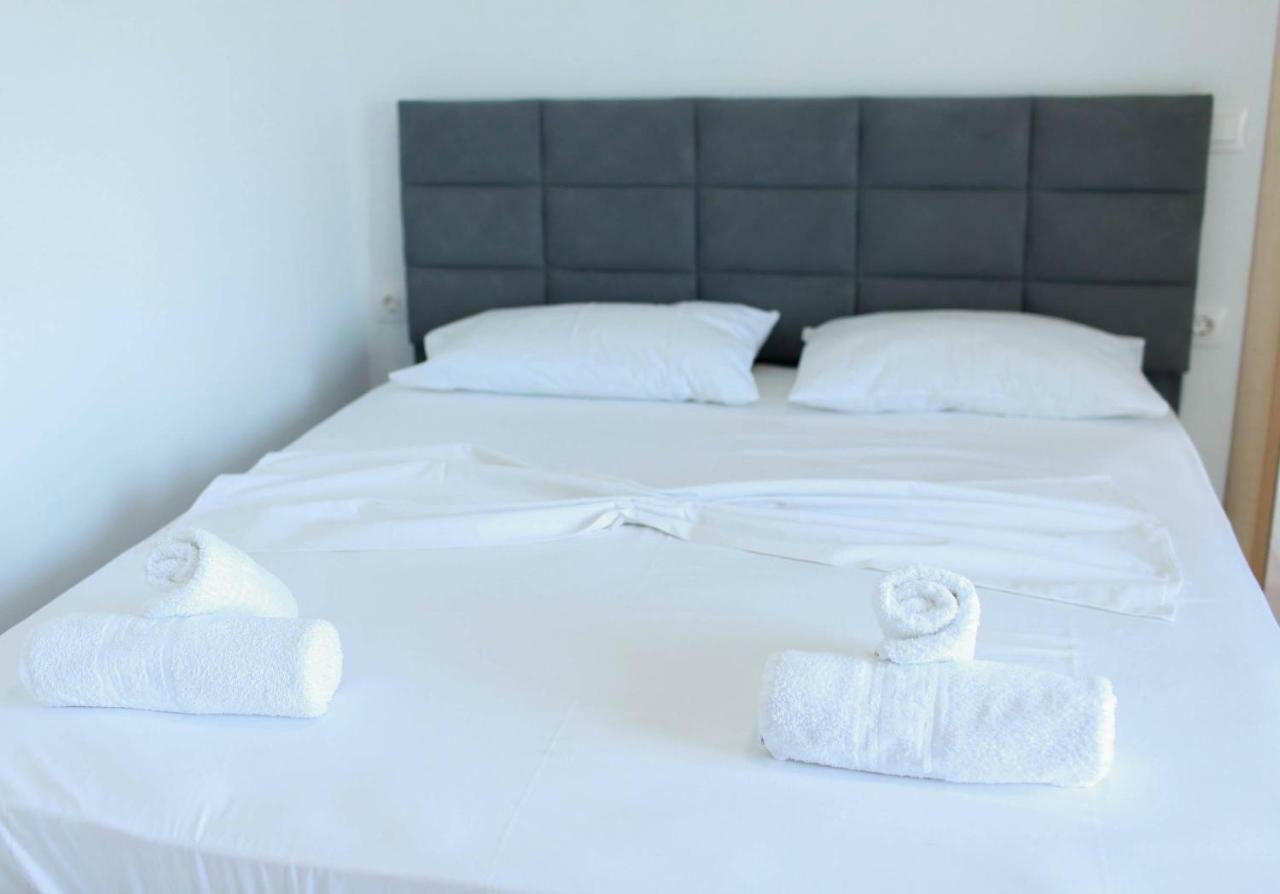 Mihalis Apartments Himare Ngoại thất bức ảnh